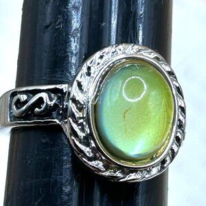 Mood Ring Color Change Retro Silver Plated Infinity Knot Design Black Accents